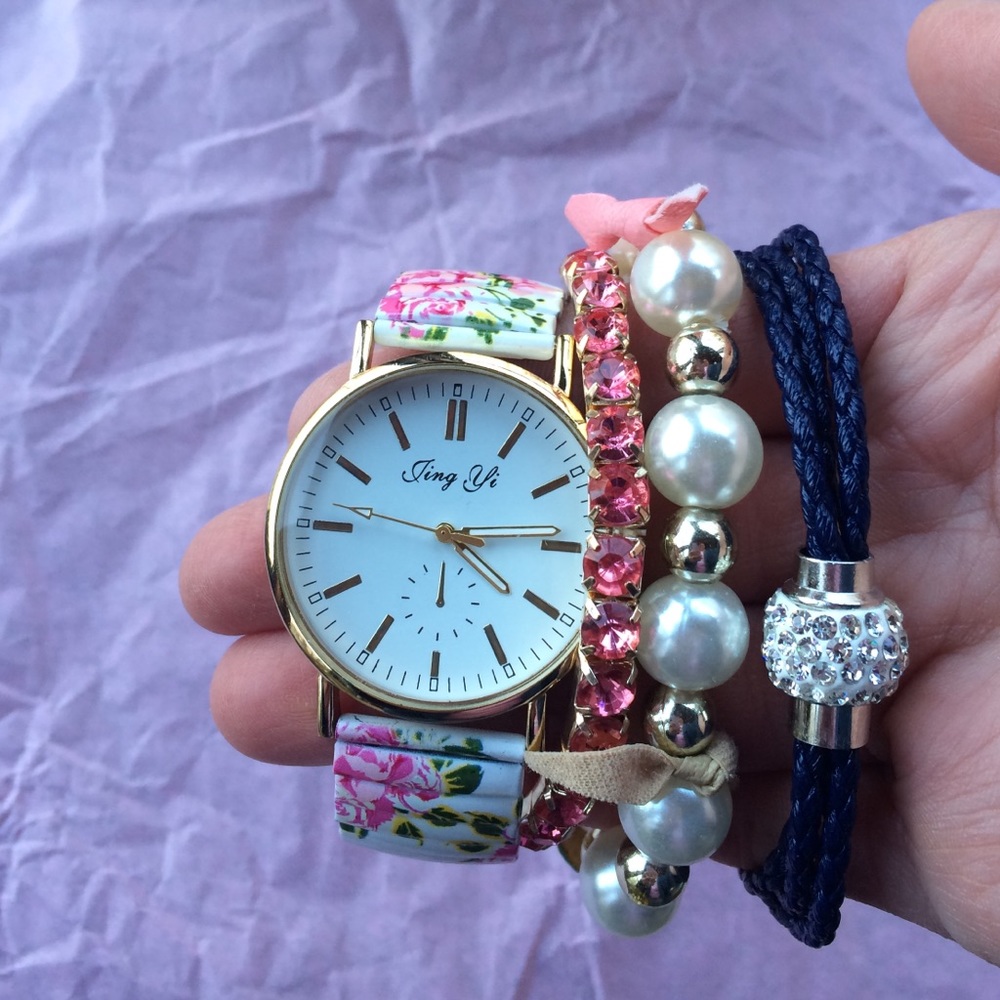 Watch with matching bracelets
